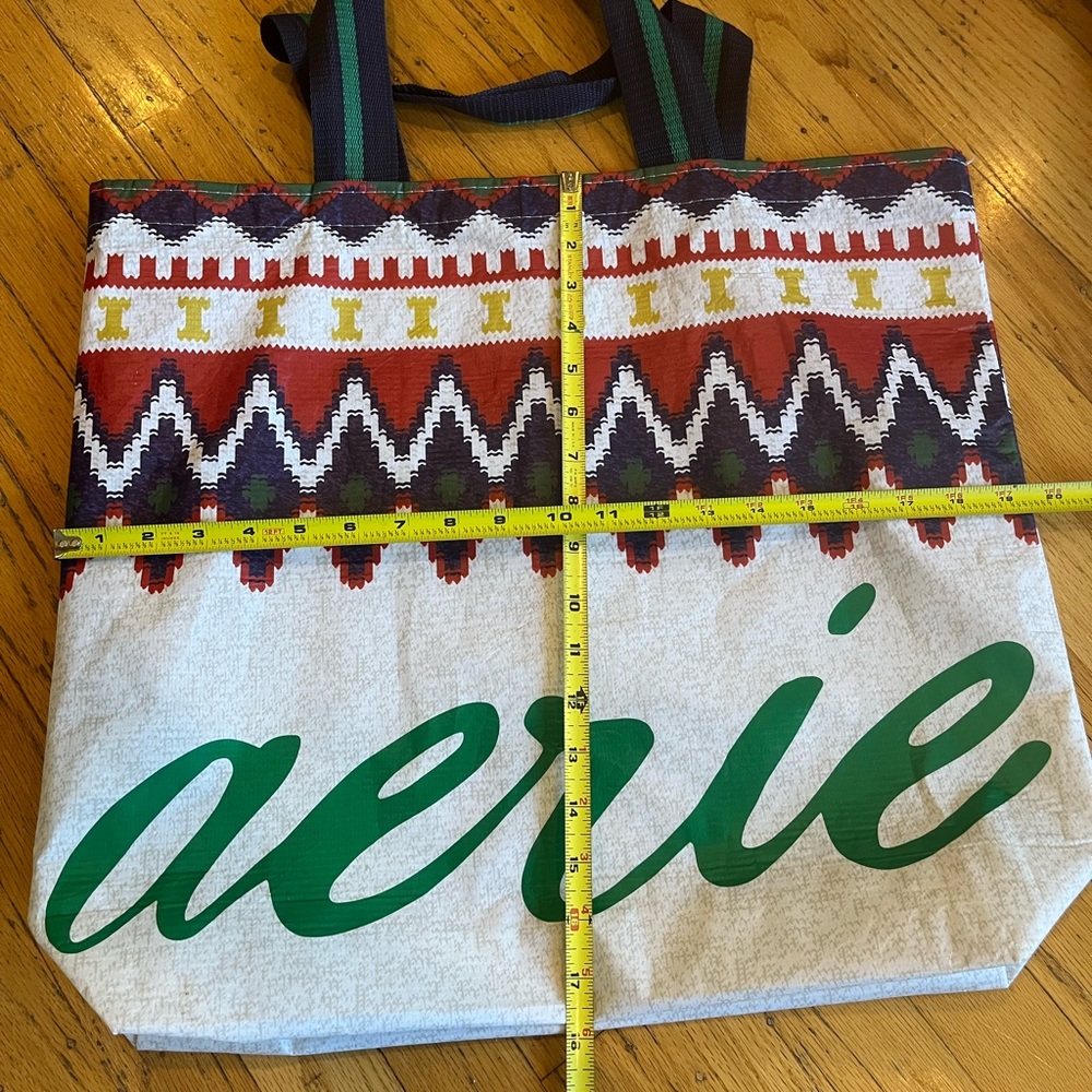 limited edition Aerie holiday tote